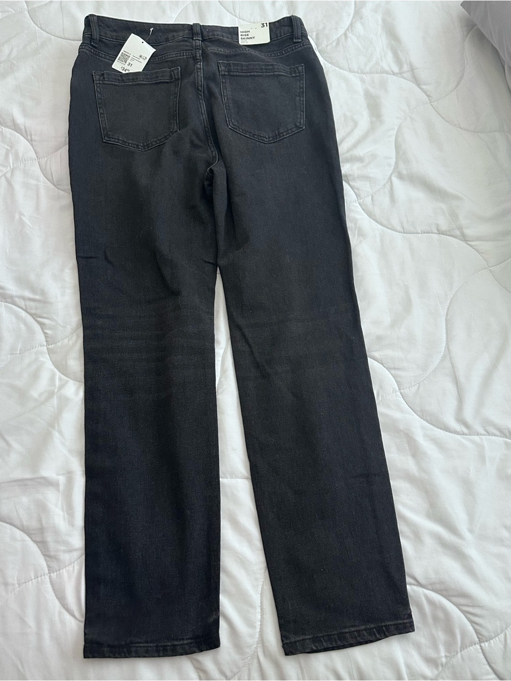 Forever 21 women’s Skinny Jeans - Black - Picture 2 of 8